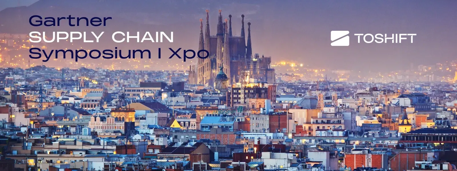 Abendliche Skyline von Barcelona mit der Sagrada Família, darüber der Schriftzug „Gartner Supply Chain Symposium/Xpo“.
