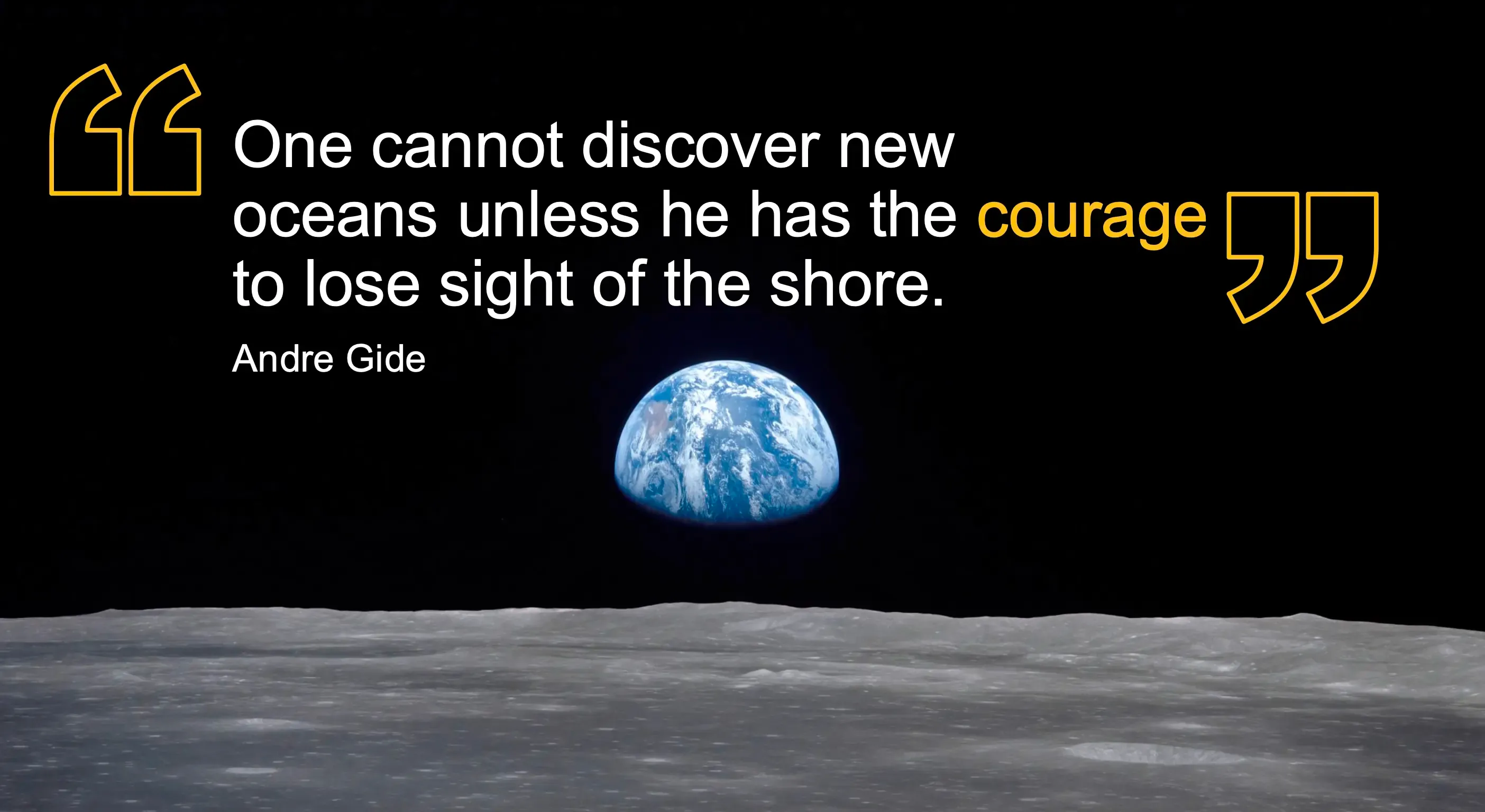 Zitat von André Gide, „One cannot discover new oceans unless he has the courage to lose sight of the shore.“, über einem Bild der Erde, die über dem Mondhorizont aufgeht.