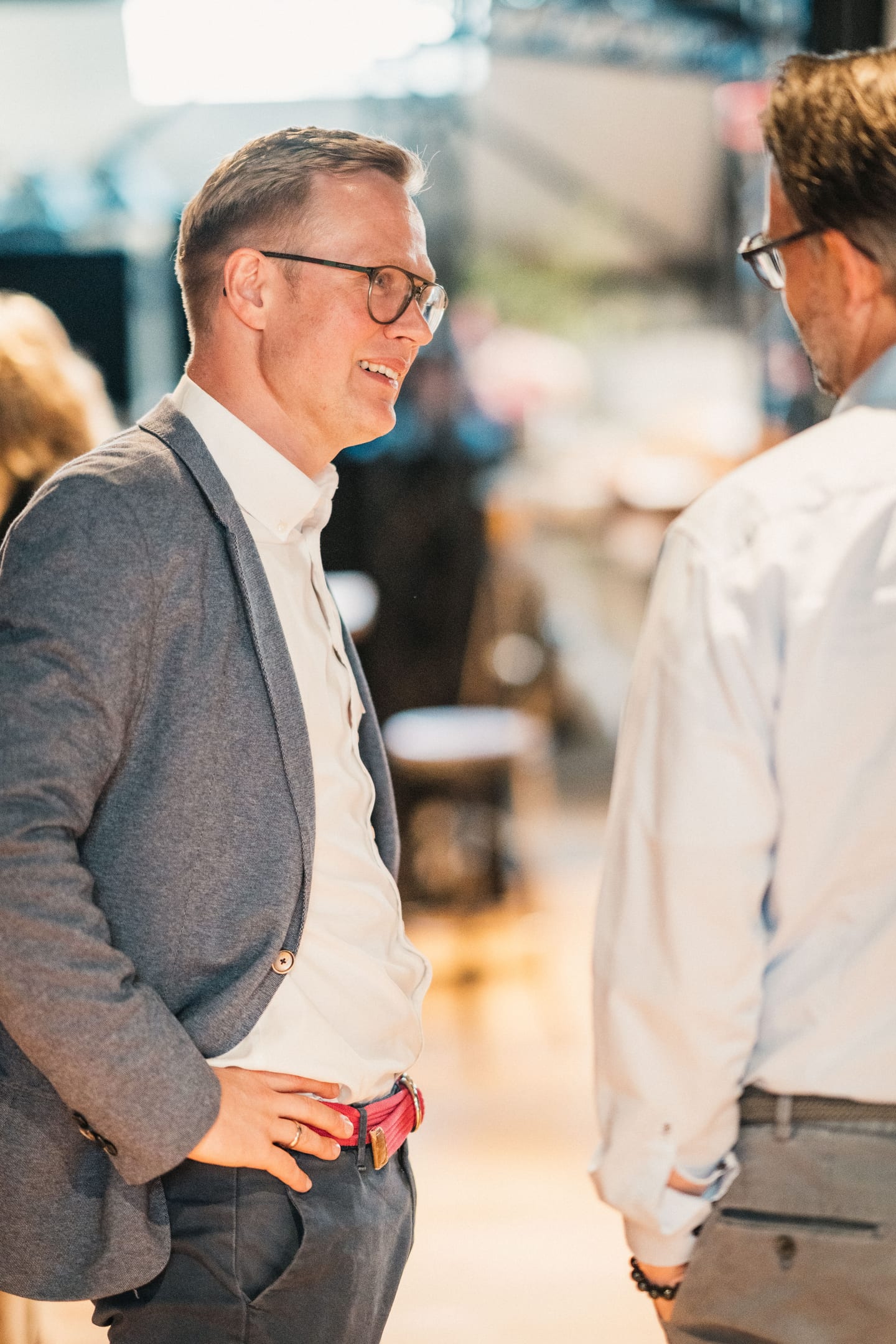 Das ToShift-Team im Gespräch auf einem Branchenevent